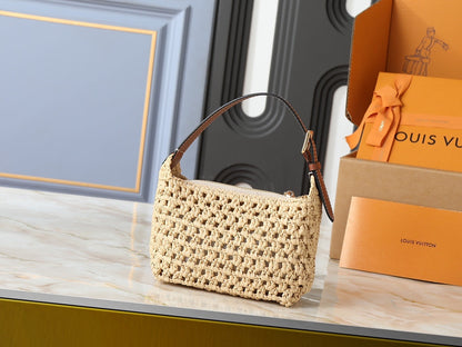 Hills Pochette Beach Bag