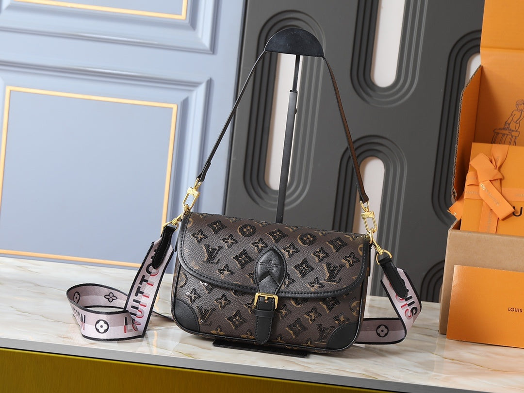 Crossbody Baguette Bag