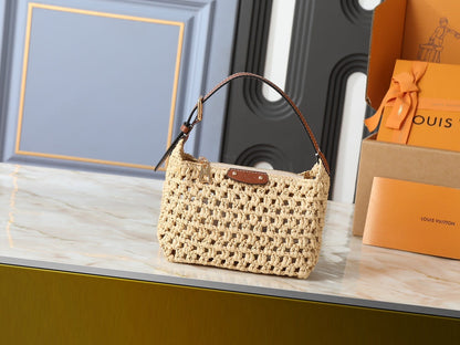 Hills Pochette Beach Bag