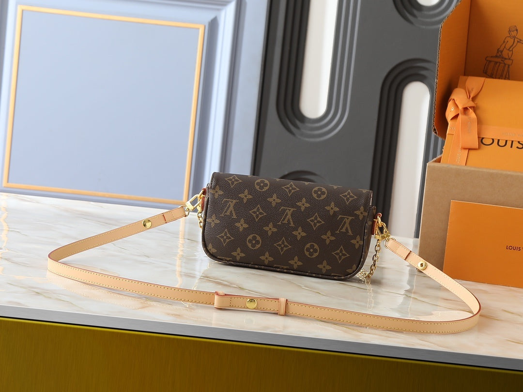 Wallet On Chain Ivy Monogram